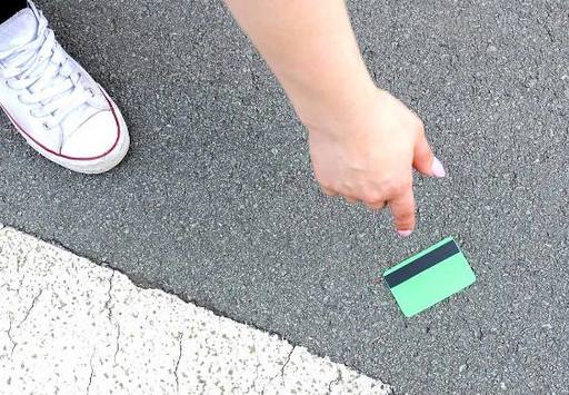 ⁠⁠Что делать если нашел банковскую карту на улице?
